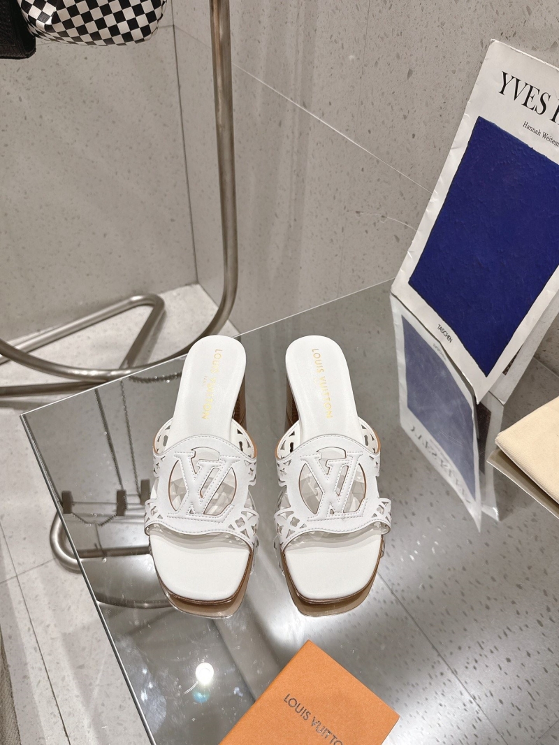 l0vis Vvtt0n slippers